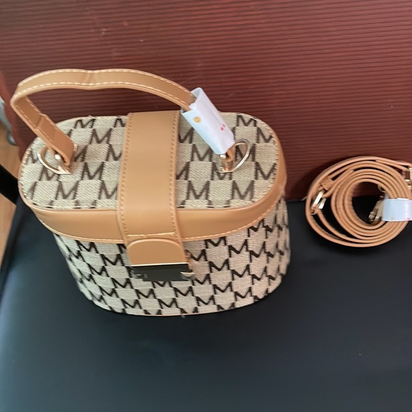 M mini bag w/ crossbody strap TAN - Picture 3 of 11